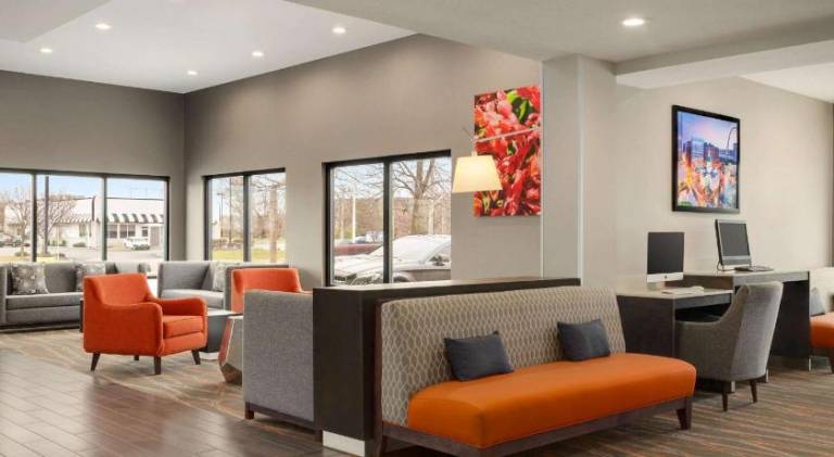La Quinta Inn & Suites by Wyndham St Louis Route 66 — photo 5