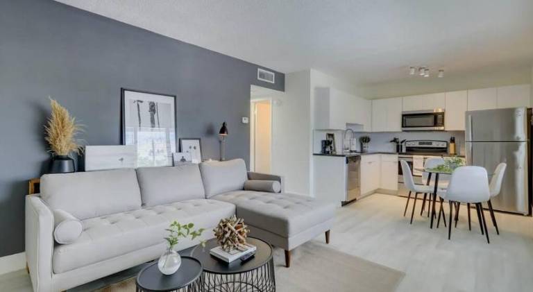 Charming apartment with pool | Pet-friendly in Fort Lauderdale, FL