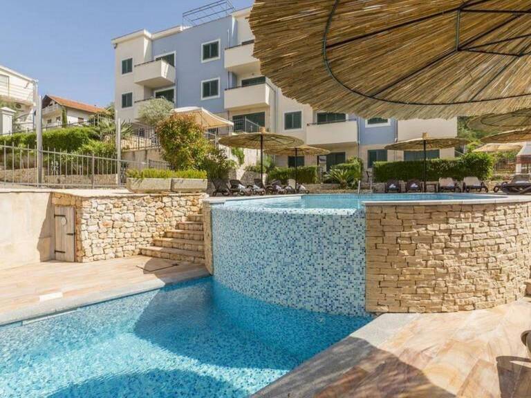 Apartment with pool, barbeque & garden | Nature view — photo 2