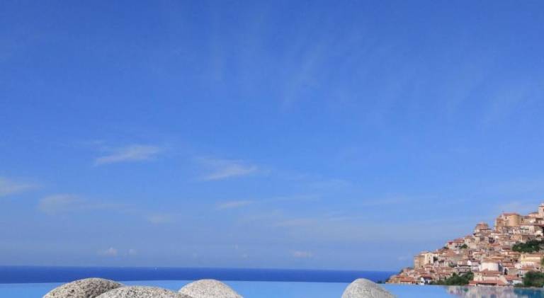 Farm with pool, terrace & yard in Tropea