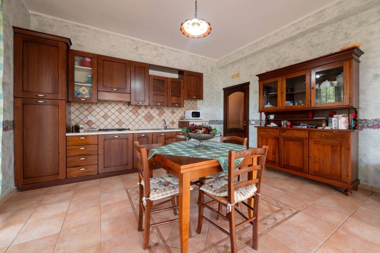 Villa with yard, barbecue & patio | Mountain view | Pets allowed — photo 5