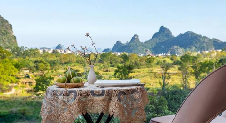 Guilin Village Creek Inn -Beside the lake &Fee pick up service over three nights in Guilin