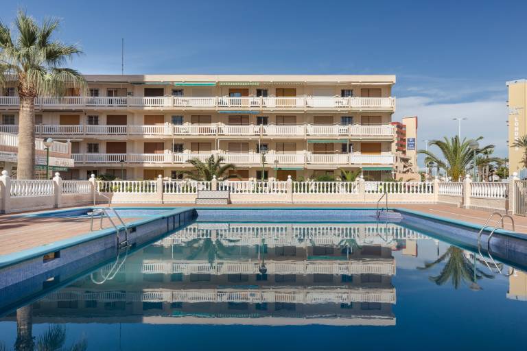 Apartment 'Vistas A Los 2 Mares' with Sea View, Shared Pool and Air Conditioning in Murcia