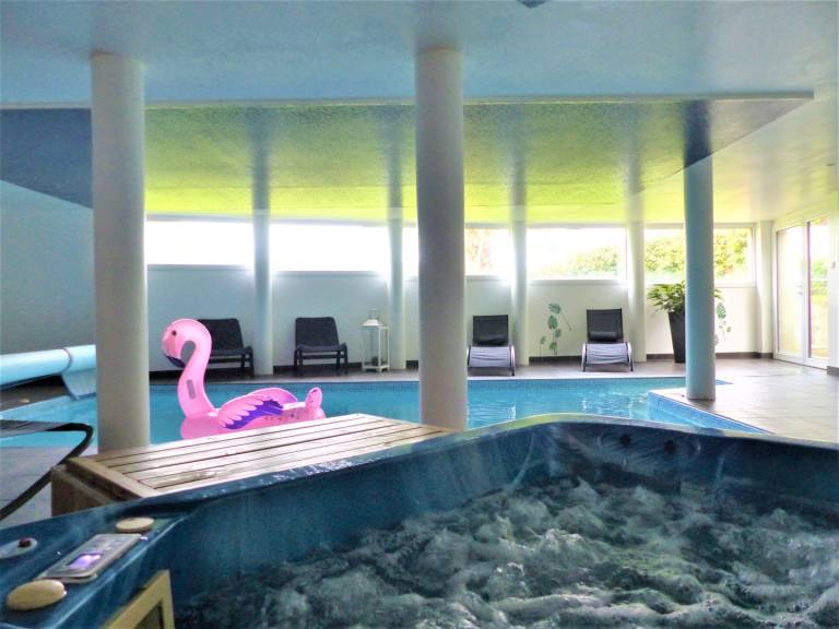 Family-friendly pleasant villa with grill, private pool & yard | Beach view | Close to the beach | Dogs allowed — photo 3