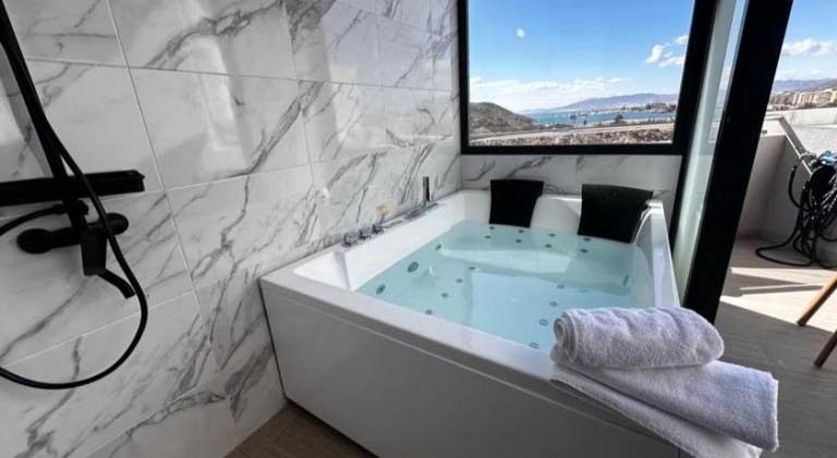 Rental apartment with hot tub & terrace — photo 5