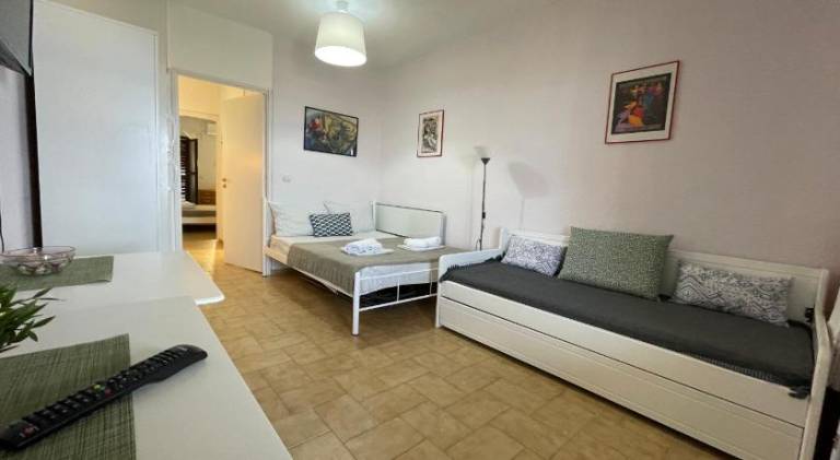 Apartment with barbeque, terrace & garden — photo 2