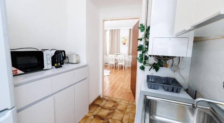 Holiday apartment with yard — photo 5