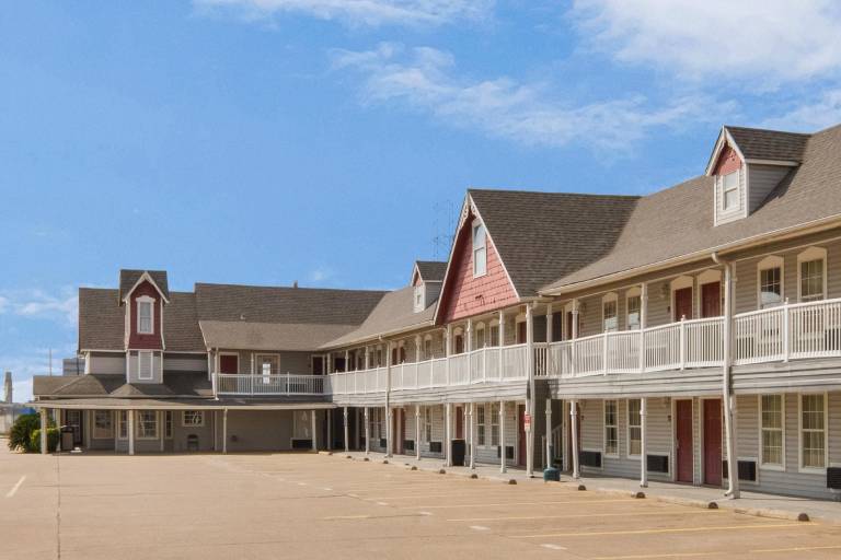 Rodeway Inn Waco Downtown near University in Oak Brook, TX