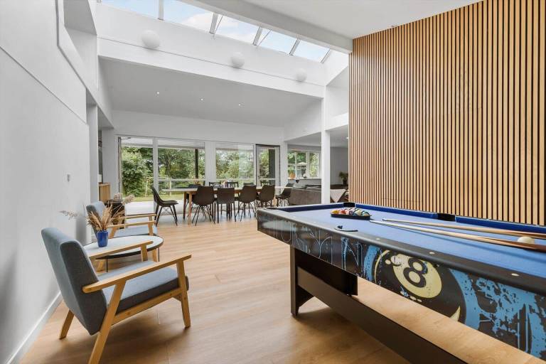 Vacation home with barbeque, hot tub & terrace — photo 3