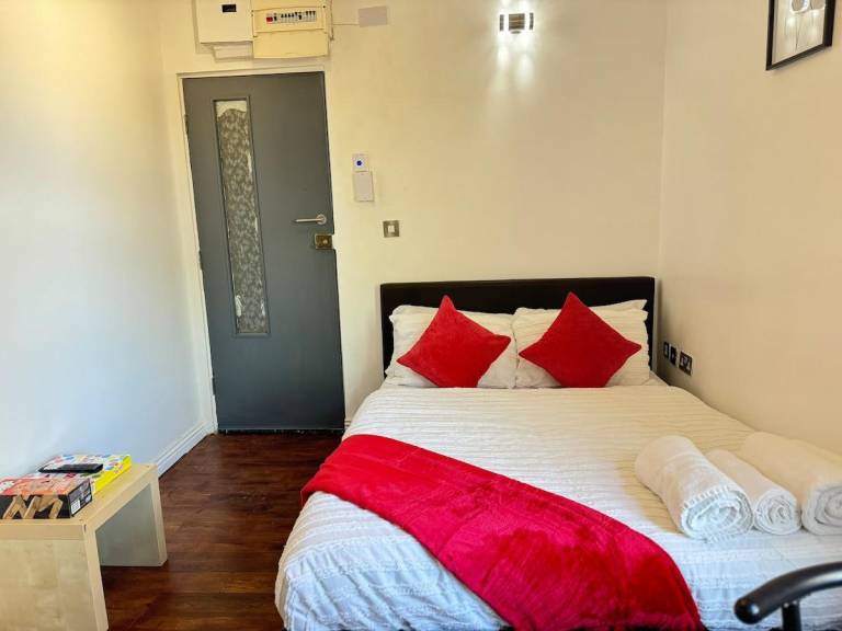 30% OFF Cosy Haven For Couples Free Parking — photo 3
