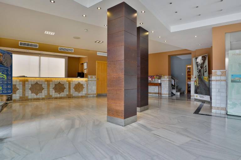 Oasis Hotel — photo 2