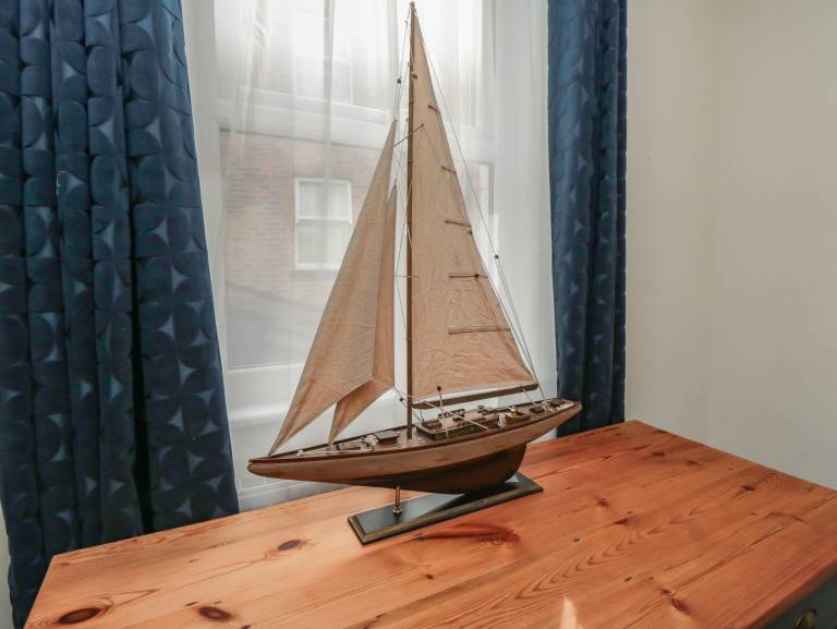 Family-friendly charming cottage with yard | Beach view | Pets allowed — photo 5