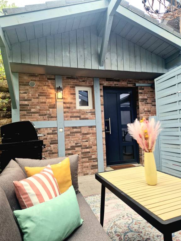Tiny Home 'Haus am Kaiserstuhl' with Private Terrace, Wi-Fi and Air Conditioning — photo 2