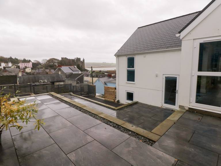 Child-friendly wonderful cottage with yard & hot tub | Pets allowed in Carmarthen