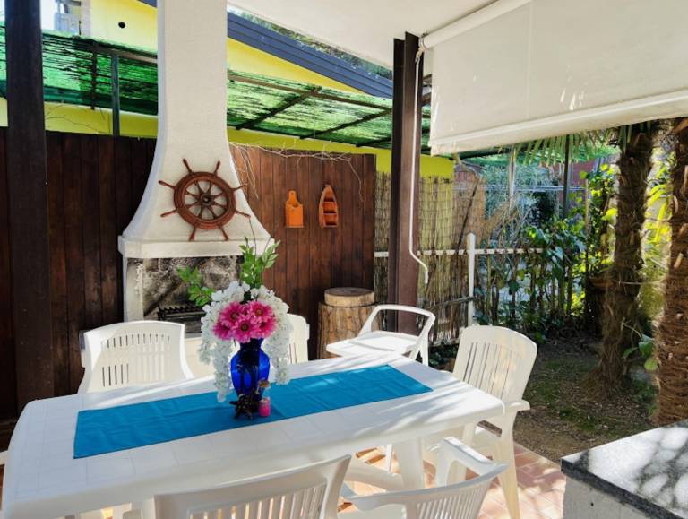 Villa with yard & barbeque | Garden view — photo 3