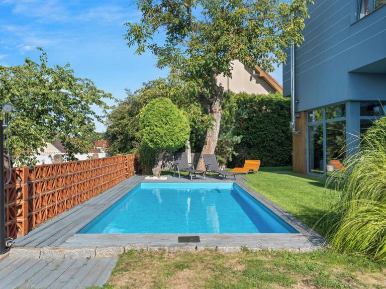 Vacation home with garden, barbecue & private pool