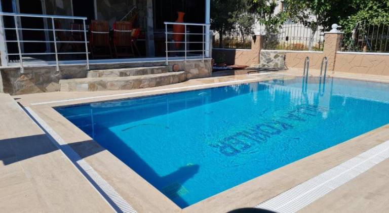 Villa with private pool, jacuzzi & patio — photo 3