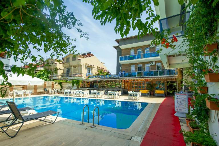 Aliş Hotel Fethiye in Foça
