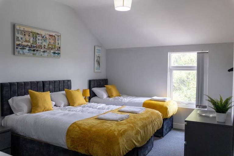 House with 4 rooms for 8 persons in Coventry