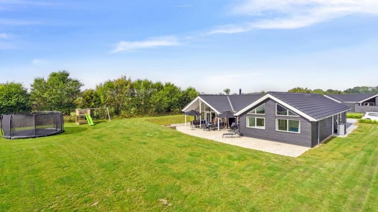 House with jacuzzi, barbecue & terrace — photo 2