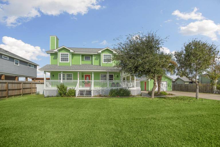 House with grill in Port Aransas, TX