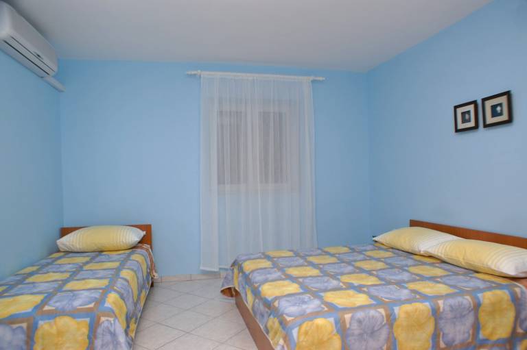 One bedroom apartment near beach Kustići, Pag (A-4087-a) — photo 5