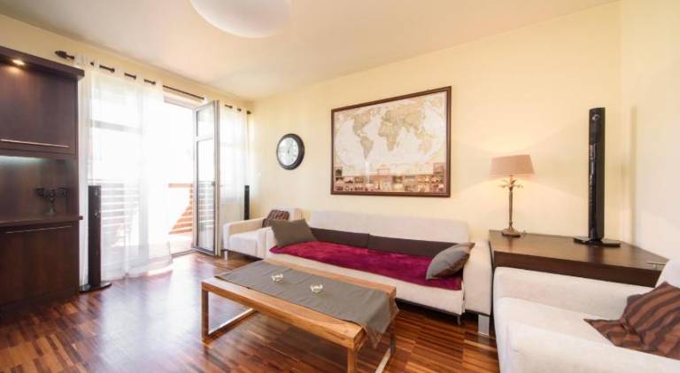 Podrozniczy apartament od dziedzinca, parking, Rynek 700 m in Wroclaw