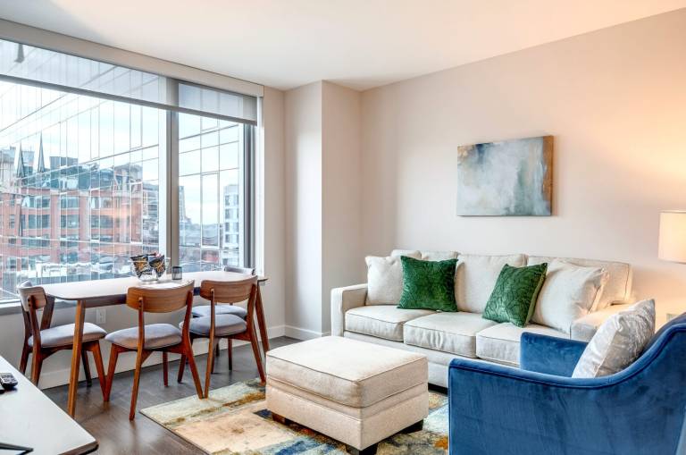 Children-friendly rental apartment with pool & barbeque | Close to Boston Massacre | Perfect for remote work | Pet-friendly — photo 4