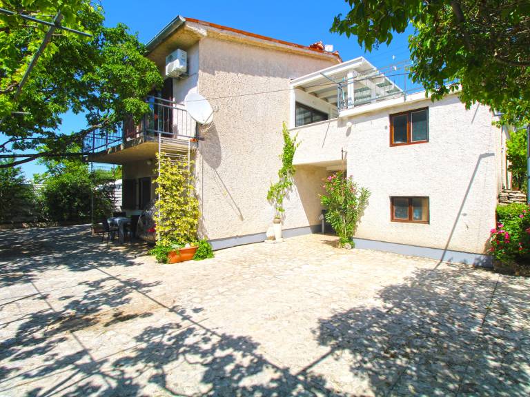 Charming holiday apartment with barbeque & patio | Close to the beach | Dogs allowed in Pula