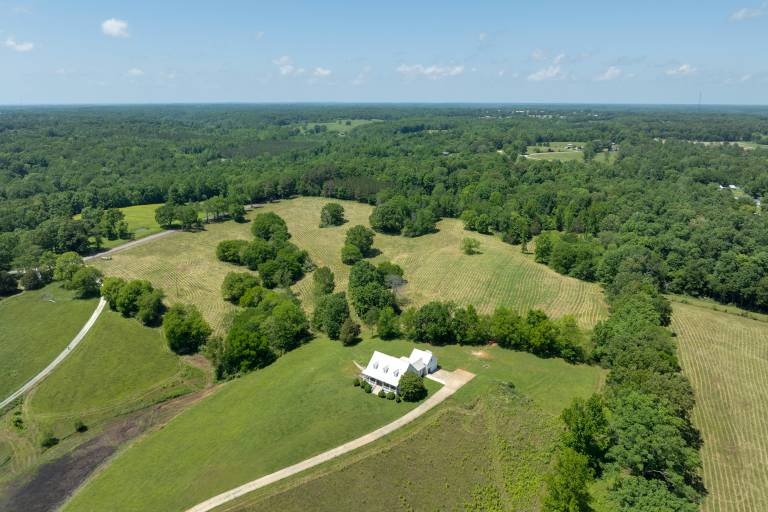 Spacious Rural Getaway in Lexington w/ Deck! — photo 5