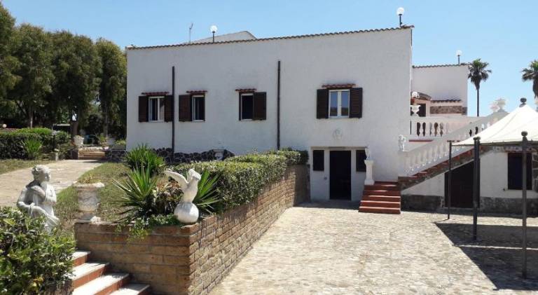 Holiday apartment with yard & grill — photo 4