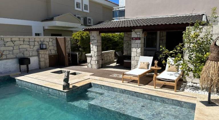 Villa with pool — photo 3