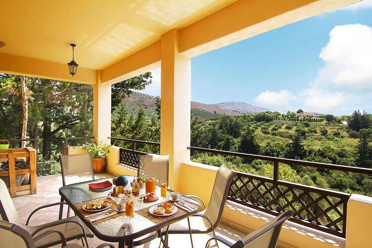 Fully equipped vacation home with barbecue, yard & terrace | Pet-friendly — photo 3