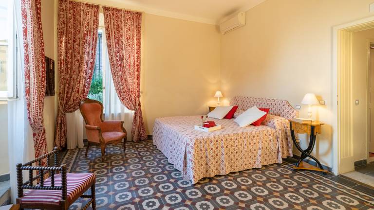 Fully equipped villa with private pool, hot tub & garden | Perfect for remote work | Pet-friendly — photo 5