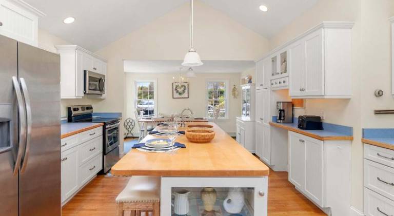 Lovely vacation home | Dogs allowed in Dennis Port, MA