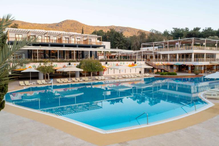 DoubleTree by Hilton Bodrum Isil Club All-Inclusive Resort — photo 2