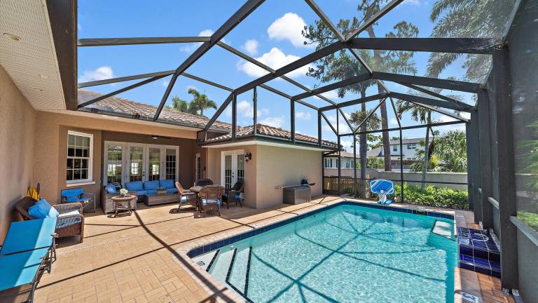 Children-friendly house with yard & pool | Pets are welcome in Sarasota, FL