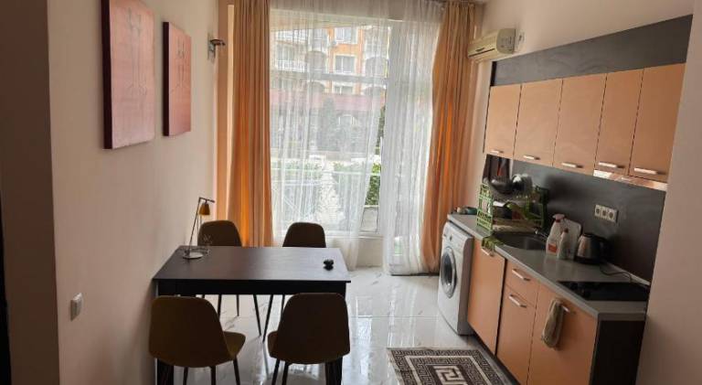 Holiday apartment with 1 room for 6 persons in Sunny beach