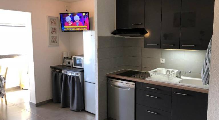 Fully equipped nice holiday apartment with terrace, private pool & yard | Good for workation | Pet-friendly — photo 5