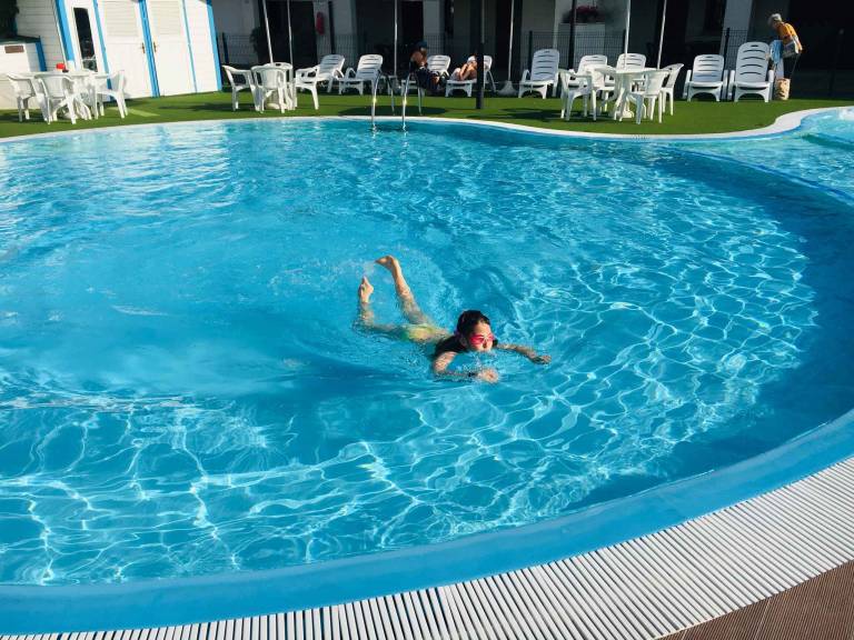 Holiday apartment with hot tub, yard & pool — photo 5