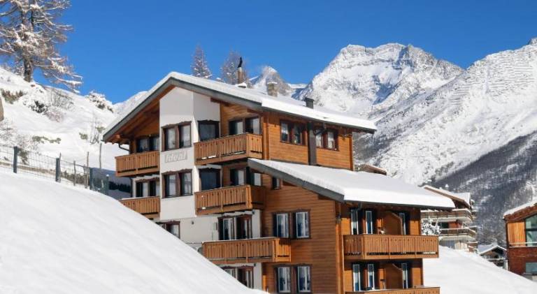 Holiday apartment with patio in Saas Grund