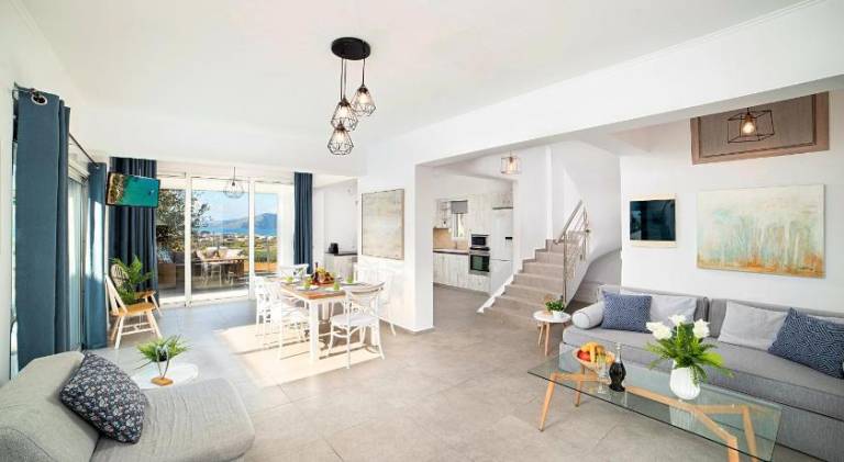 Villa with patio, yard & private pool | Water view | Suitable for remote work — photo 2