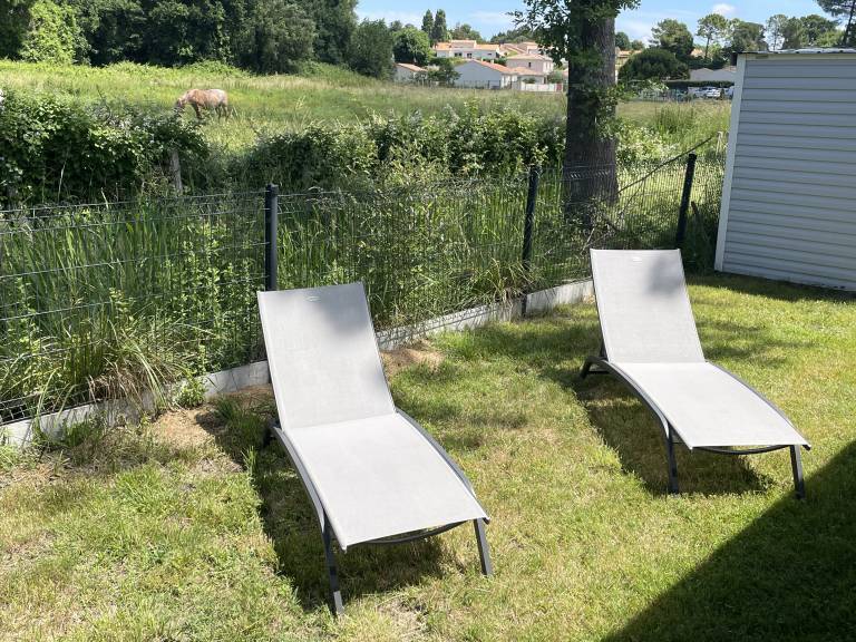 House with pool, yard & barbecue | Garden view — photo 4