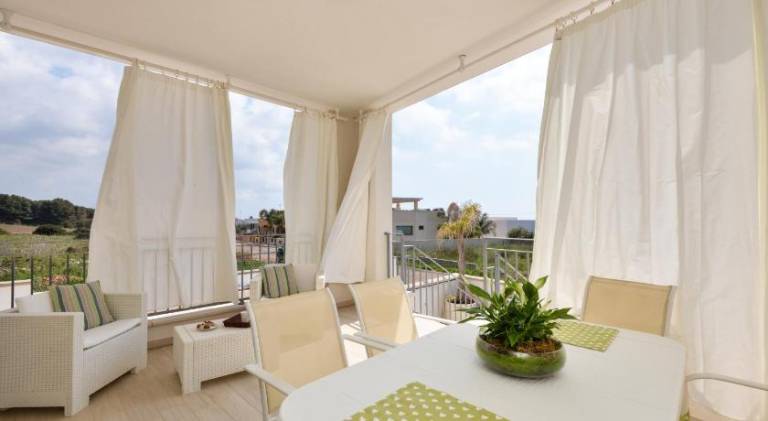 Holiday apartment with patio, barbeque & yard in Salve