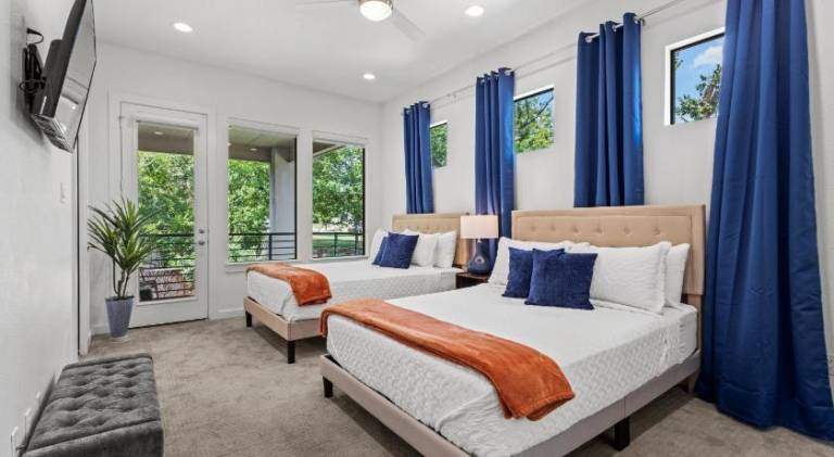 Vacation home with garden | Suitable for remote work in Dallas, TX