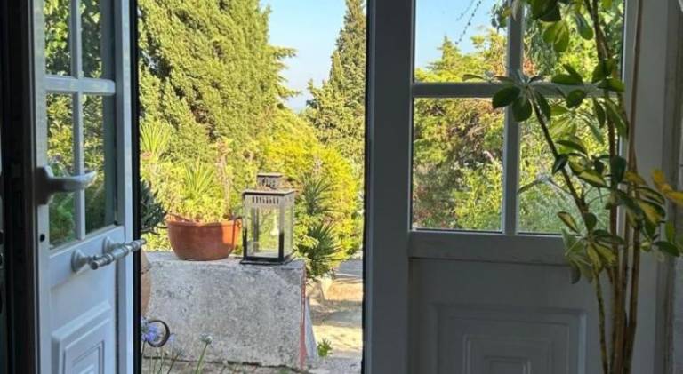 Family-friendly villa with yard & patio | Pets allowed — photo 5