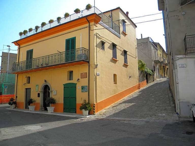Bed & Breakfast  Senise
