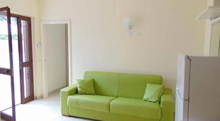 House with patio & yard — photo 2