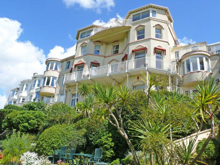 Child-friendly beautiful holiday apartment with terrace & yard | Beach view | Dogs allowed — photo 2