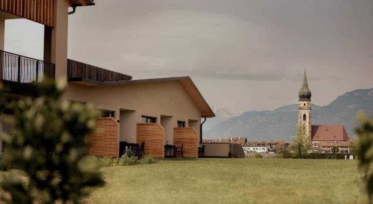 Nice rental apartment with yard, patio & pool | Pets allowed in Appiano Sulla Strada del Vino